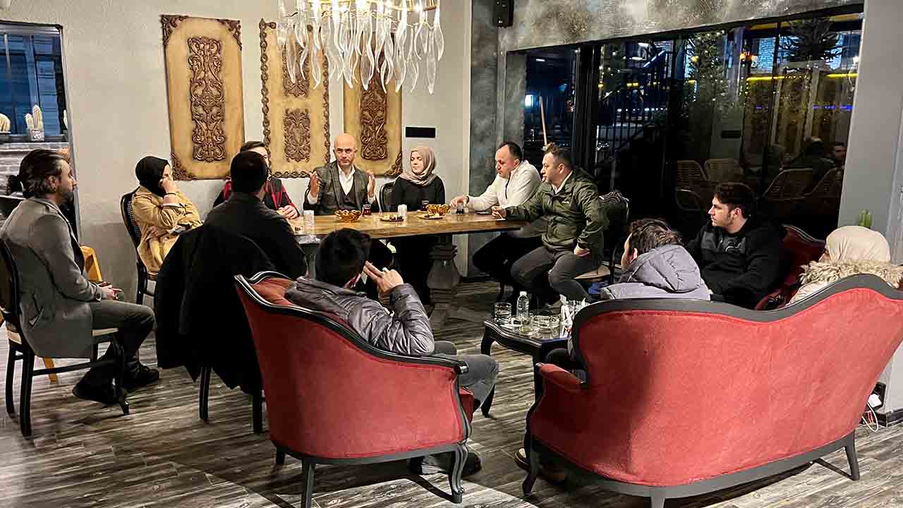 Serbes’den gençlere; “Umudunuzu kaybetmeyin, güzel günler çok yakında”