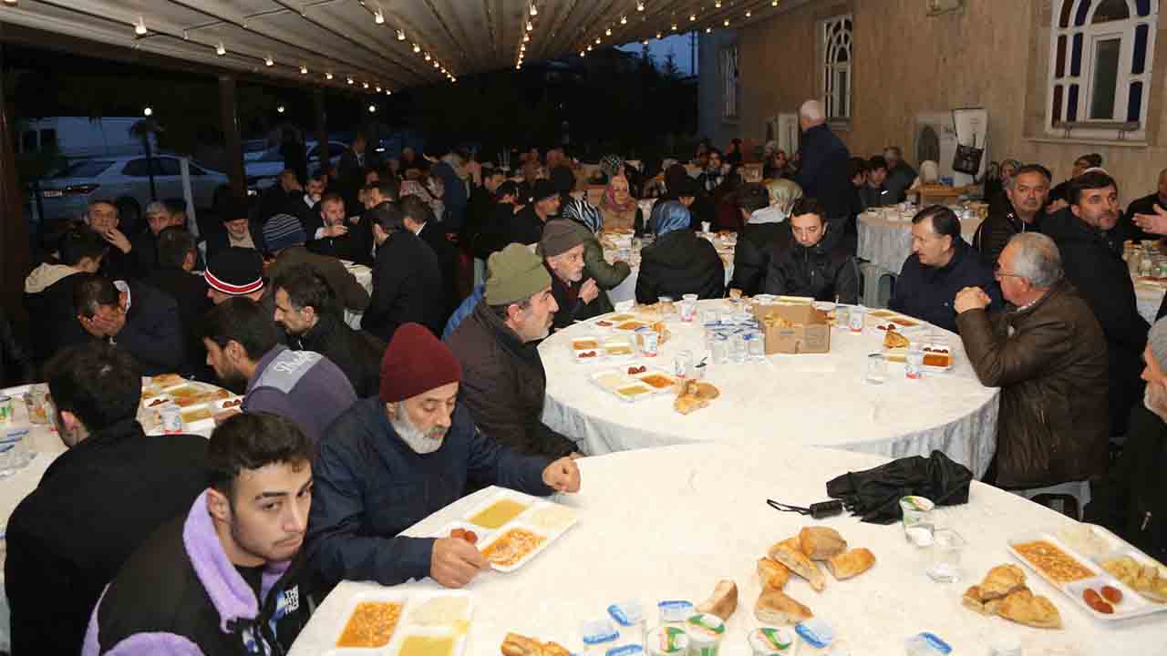 Sapak Camii’nde İftar