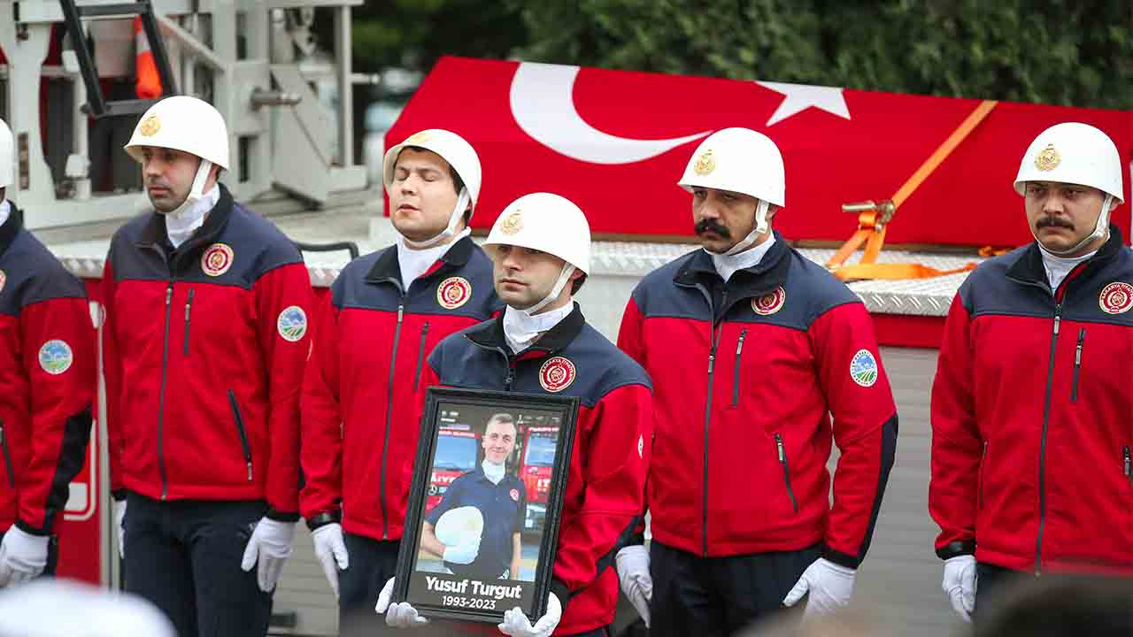 Büyükşehir’in şehit itfaiye eri dualarla uğurlandı
