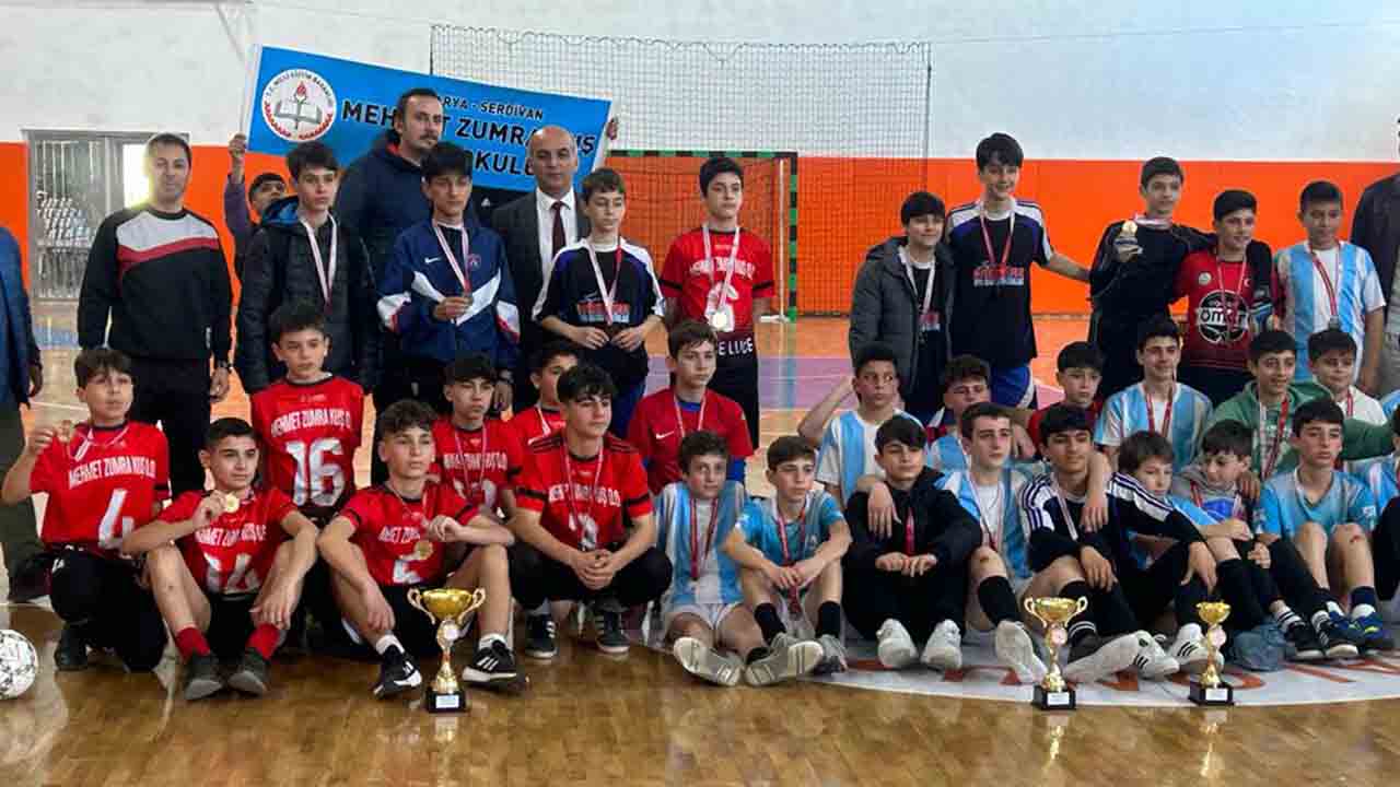 Mehmet Zumra Kuş Ortaokulu, Futsal Şampiyonluğuna Ulaştı!