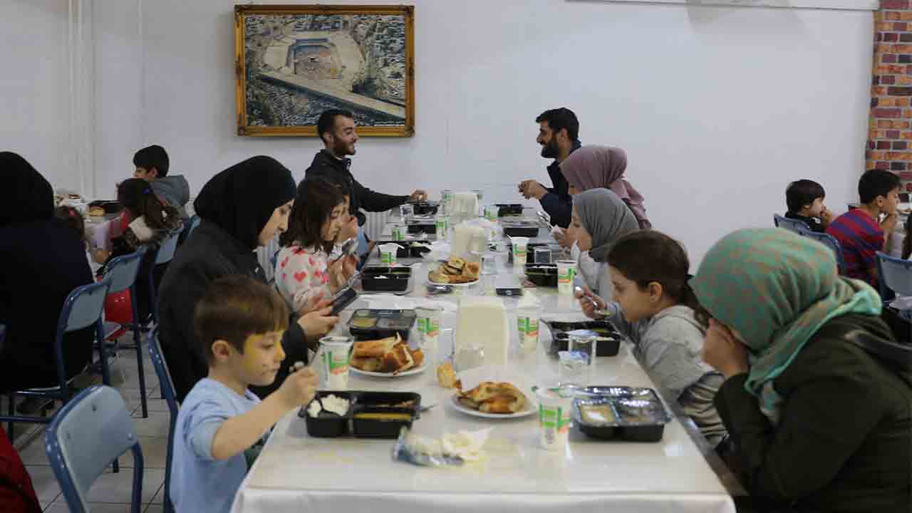 SAÜ, Depremzedeler için özel Ramazan Etkinliği düzenledi