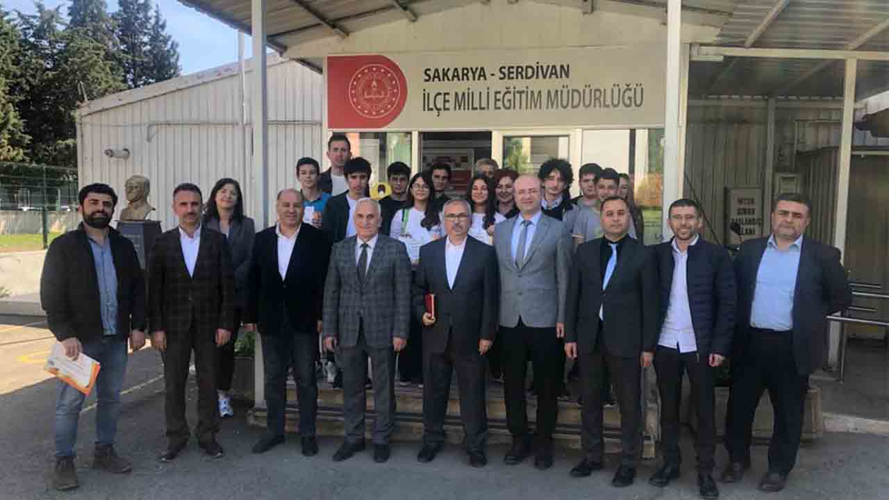 Serdivan’da NEHİR Projesi Kapsamında yapılan Sınavlarda Başarılı olan öğrenciler ödüllendirildi