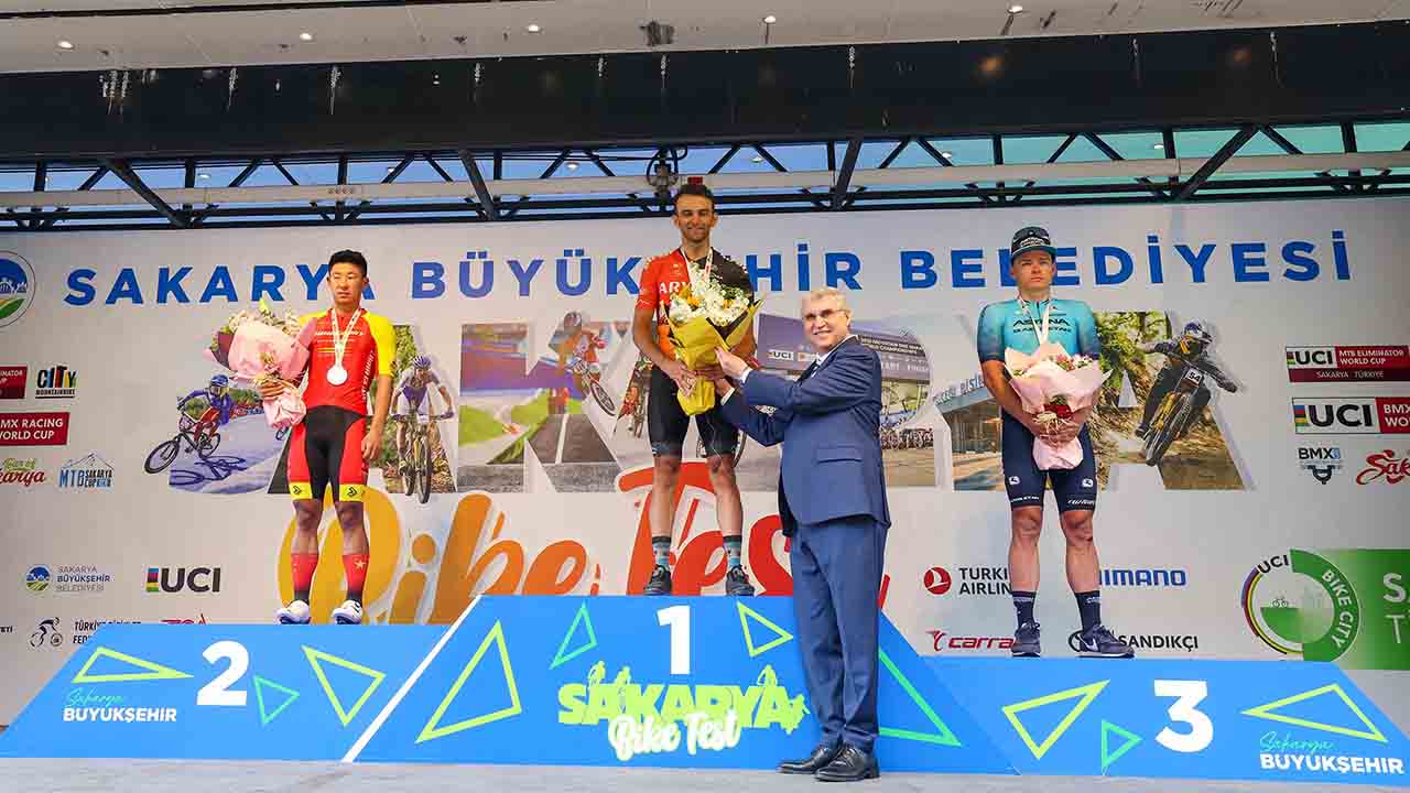 119 kilometrelik zorlu parkurda Tour Of Sakarya fırtınası