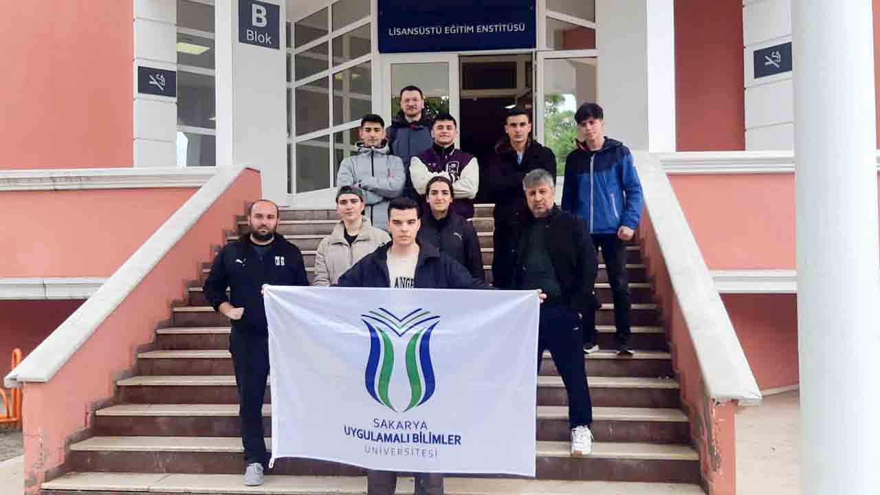 SUBÜ öğrencileri boksta iki madalya kazandı