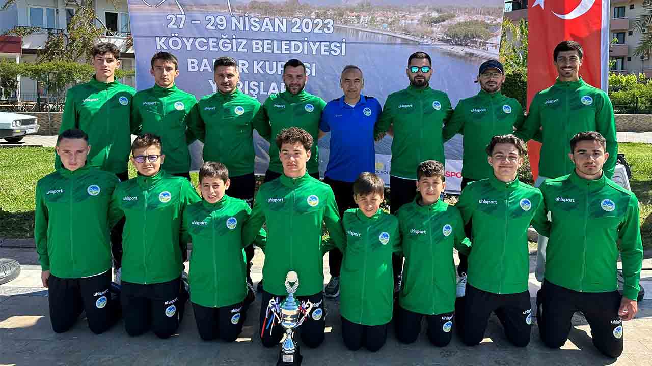 Büyükşehir kano takımı yarışları şampiyon olarak tamamladı