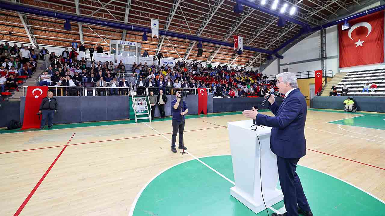 Başkan Yüce : “Büyükşehir’e düşen payın yarısını spor kulüplerimize bağışlıyoruz”