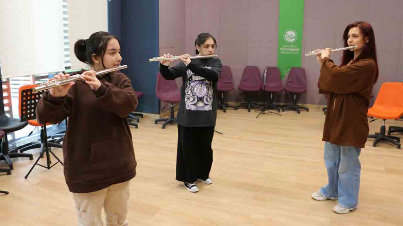 SGM’de çocuklar yan flüt derslerinde keyifli anlar yaşıyor