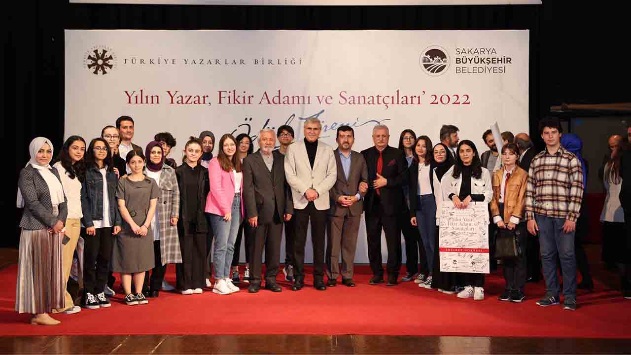 Yılın Yazar, Fikir Adamı ve Sanatçıları ödüllerini Sakarya’da aldı