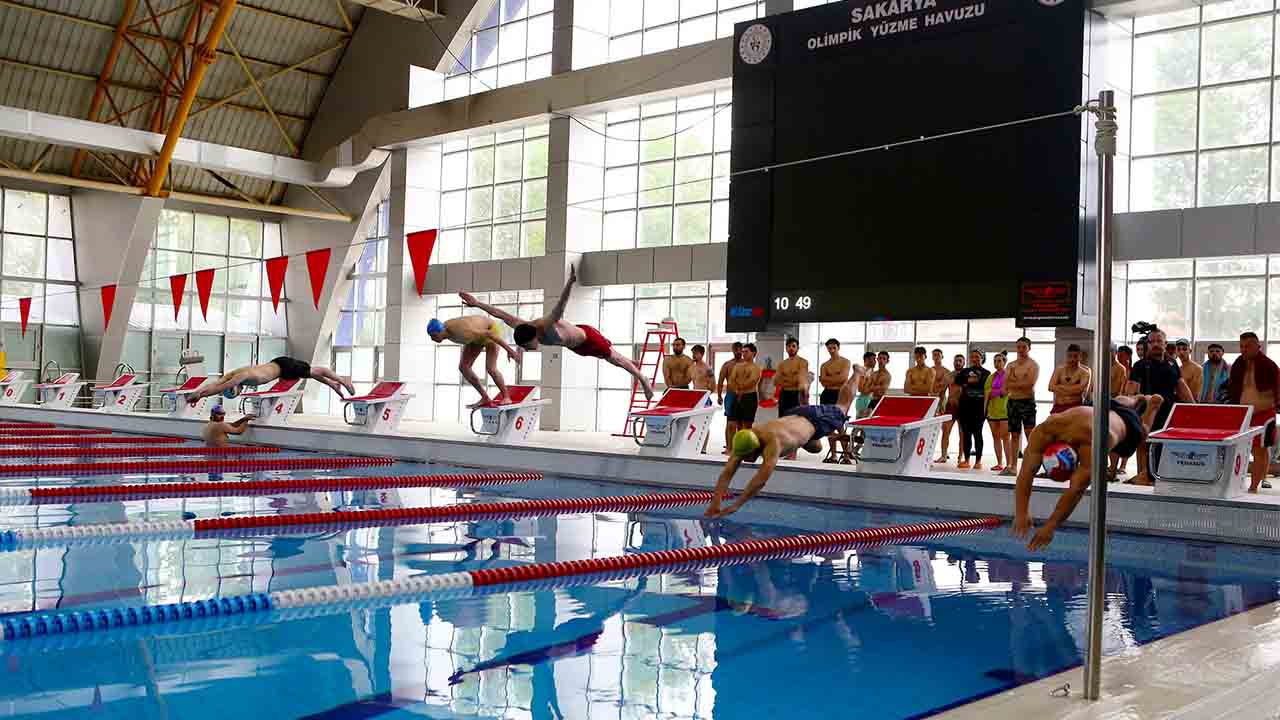 Hayat nöbetinin yeni üyeleri suda zor bir sınav verdi