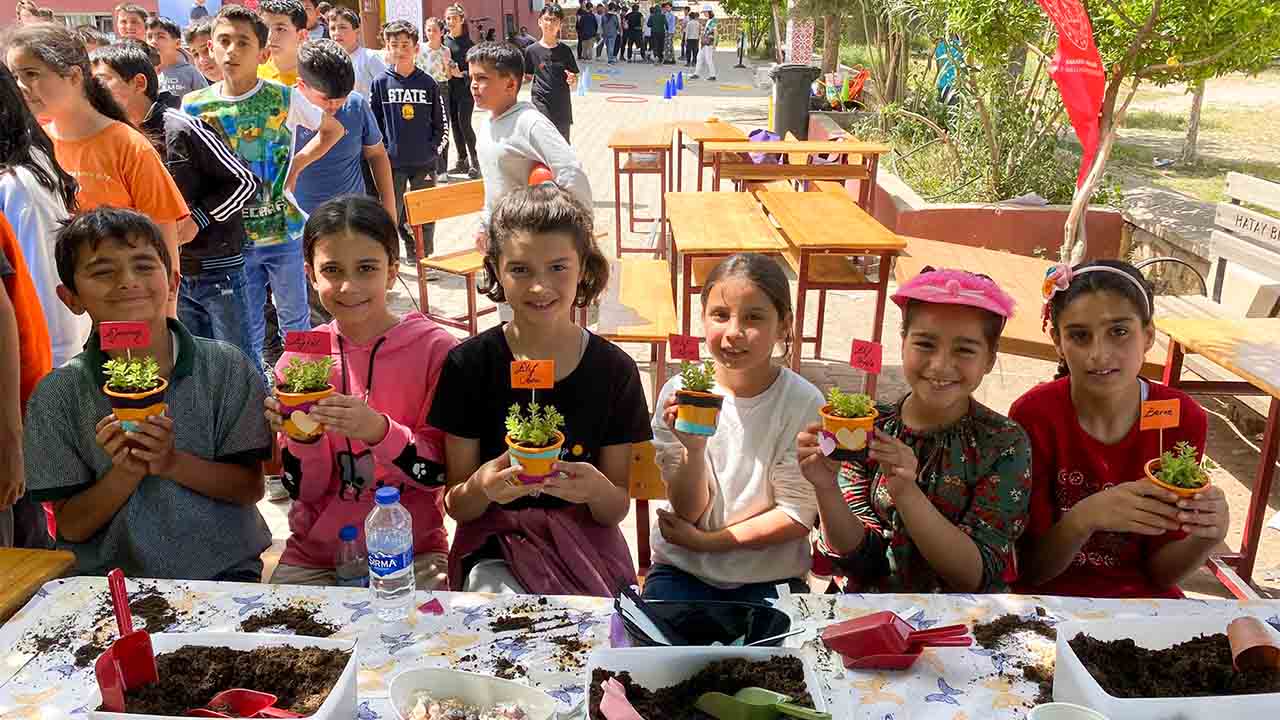 Adapazarı’ndan Hatay’a bilim köprüsü kuruldu