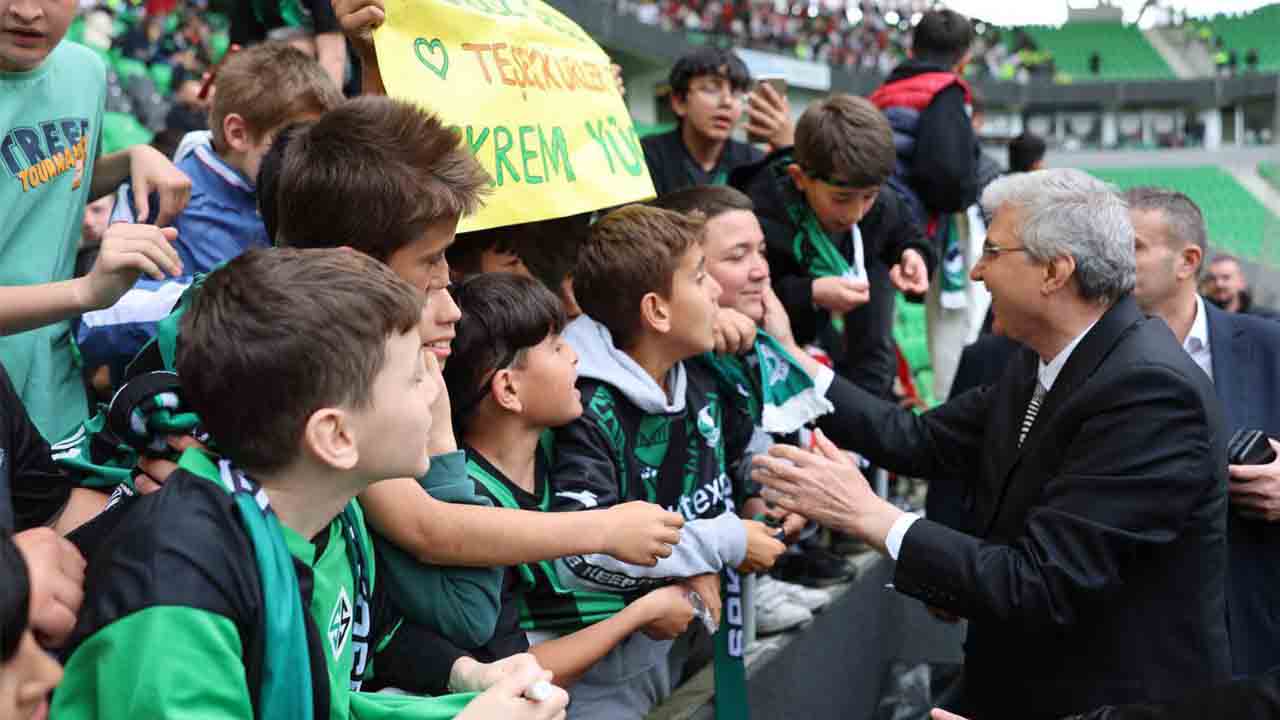 Yüce’den Sakaryaspor için şampiyonluk mesajı: “Şehrin sevdası adım adım Süper Lig’e”